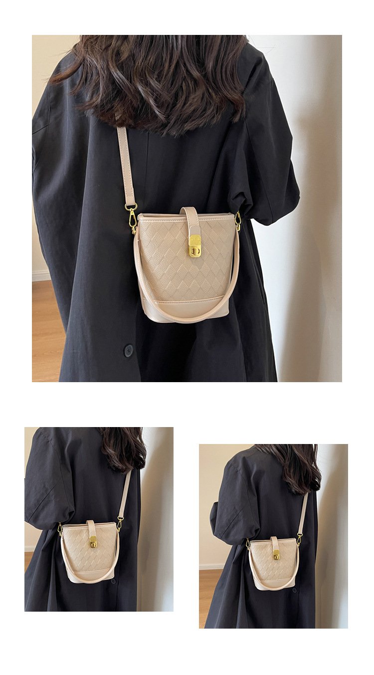 Shoulder handbag高级感洋气小包包2024新款女包流行爆款百搭斜挎包单肩腋下水桶包