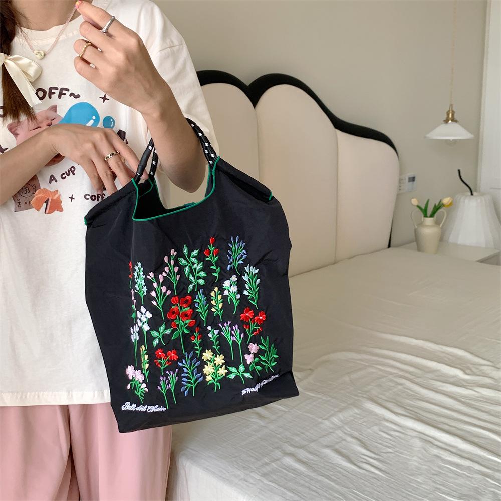 Shopping bag37232 ballchain卡通刺绣购物袋日系手拎袋逛街时尚手提单肩包