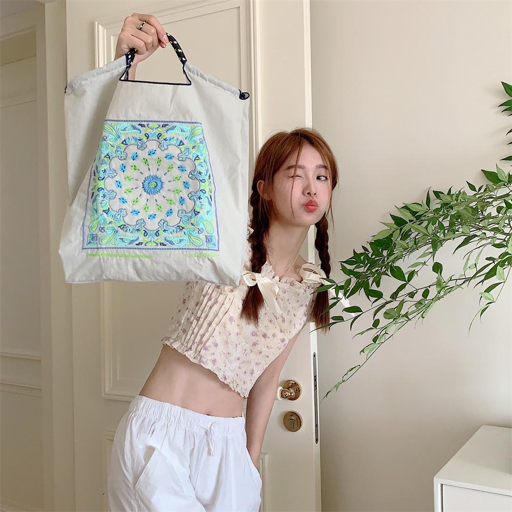 Shopping bag37232 ballchain卡通刺绣购物袋日系手拎袋逛街时尚手提单肩包