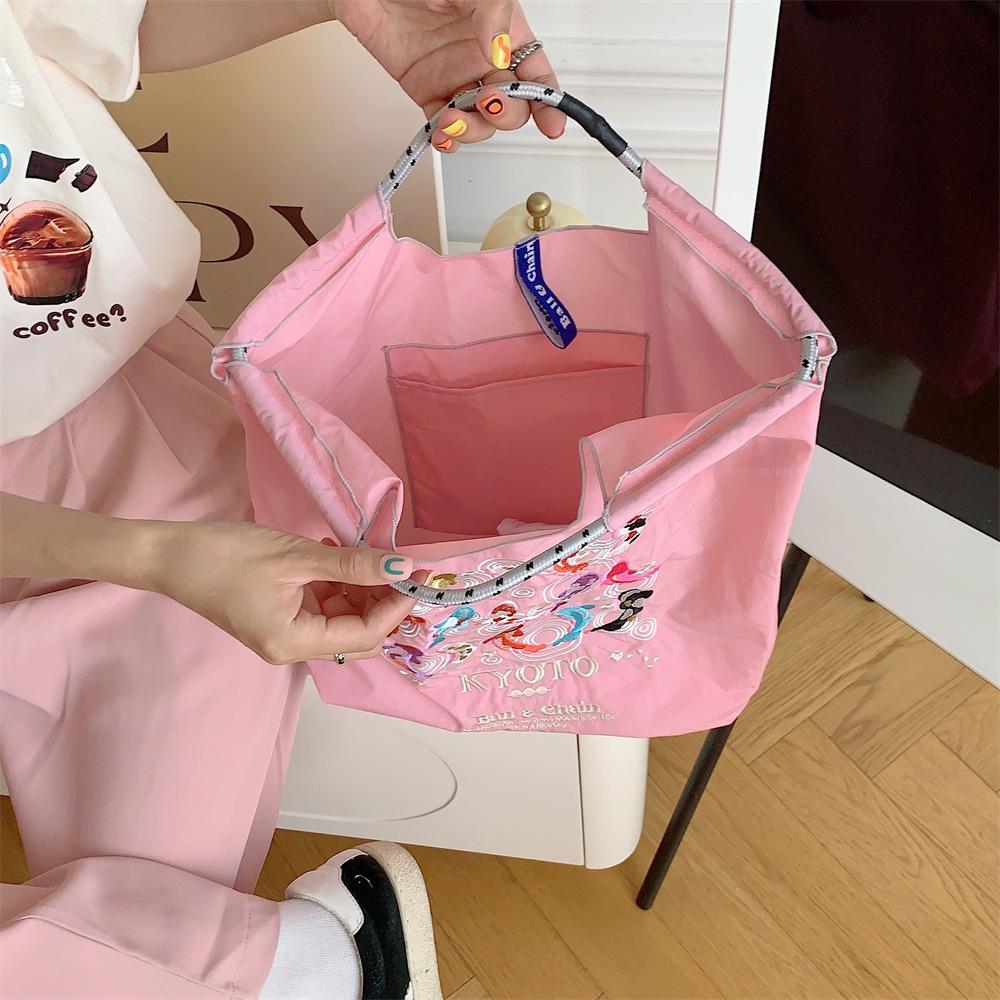 Shopping bag37232 ballchain卡通刺绣购物袋日系手拎袋逛街时尚手提单肩包