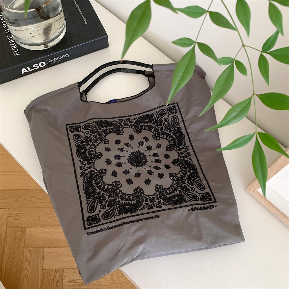 Shopping bag37232 ballchain卡通刺绣购物袋日系手拎袋逛街时尚手提单肩包