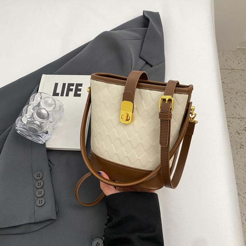 Shoulder handbag高级感洋气小包包2024新款女包流行爆款百搭斜挎包单肩腋下水桶包