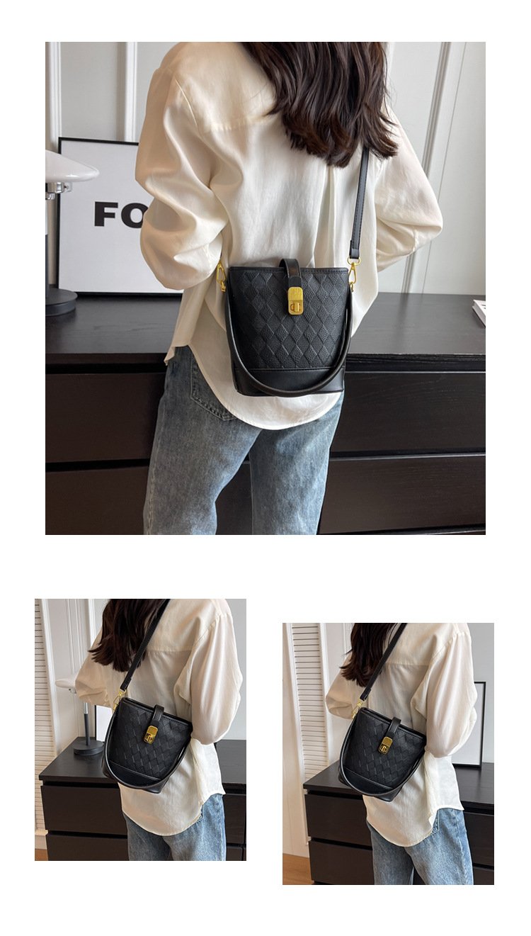 Shoulder handbag高级感洋气小包包2024新款女包流行爆款百搭斜挎包单肩腋下水桶包