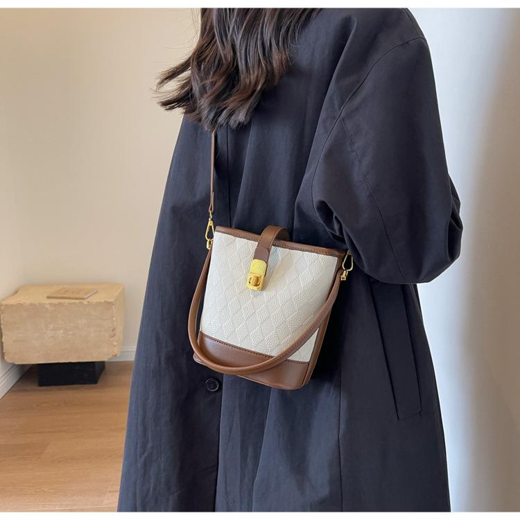 Shoulder handbag高级感洋气小包包2024新款女包流行爆款百搭斜挎包单肩腋下水桶包