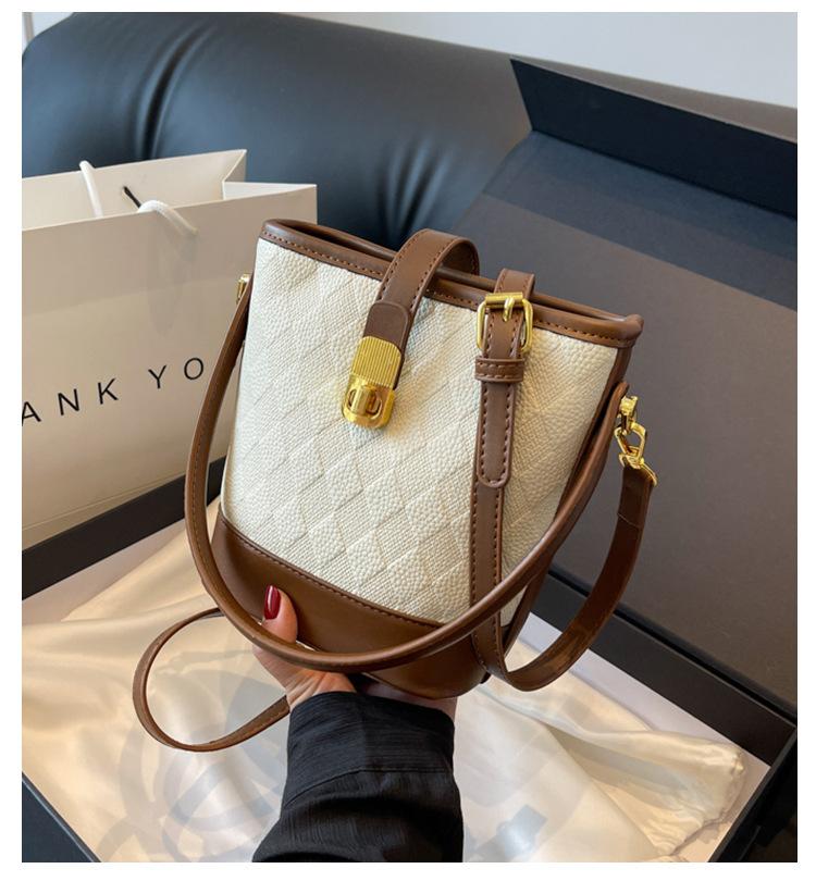 Shoulder handbag高级感洋气小包包2024新款女包流行爆款百搭斜挎包单肩腋下水桶包