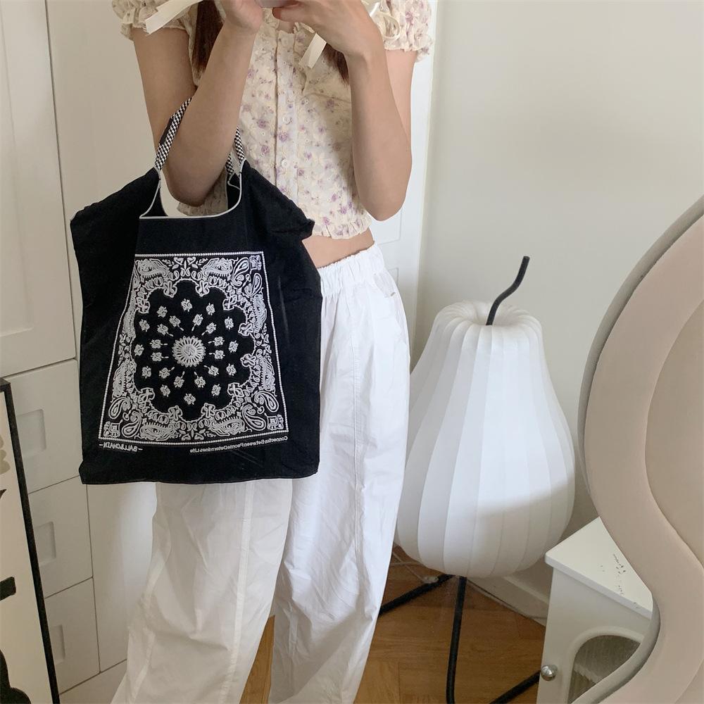 Shopping bag37232 ballchain卡通刺绣购物袋日系手拎袋逛街时尚手提单肩包