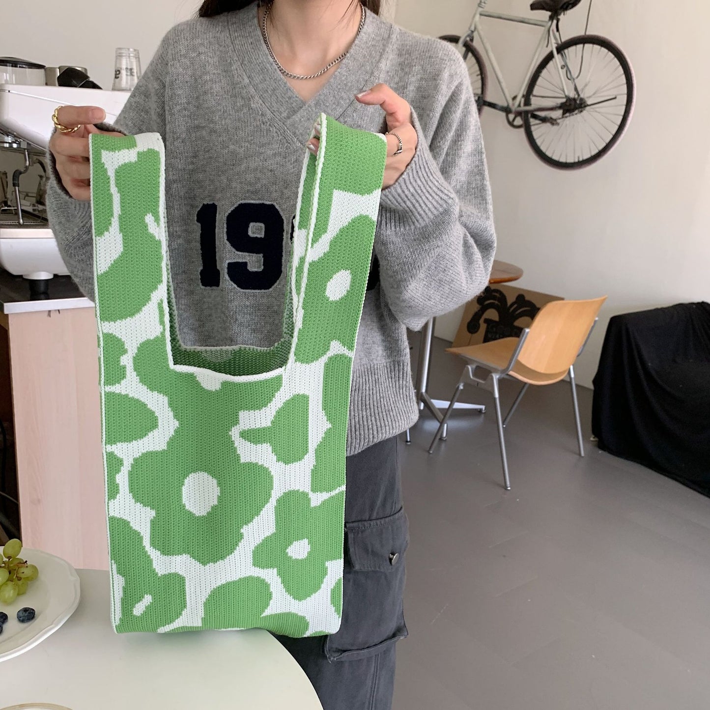 Shopping bag28221 设计感针织手掏包秋冬少女拼色花朵手拎包学生小众单肩包