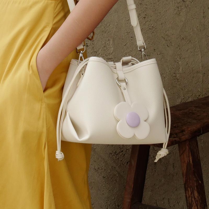 Shoulder handbag严选新款菜篮子包包女荔枝纹大容量水桶包抽绳花朵时尚单肩斜挎包