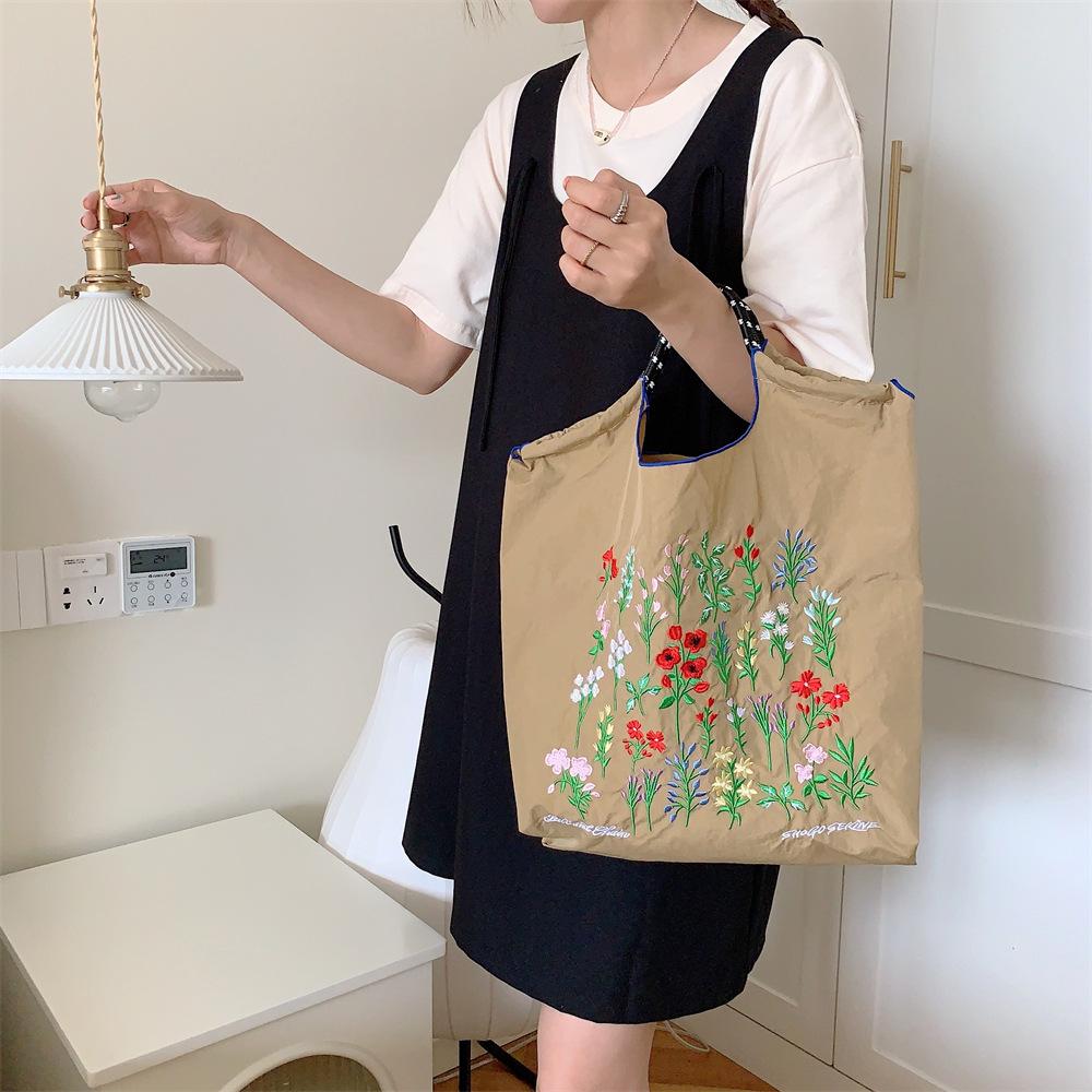Shopping bag37232 ballchain卡通刺绣购物袋日系手拎袋逛街时尚手提单肩包