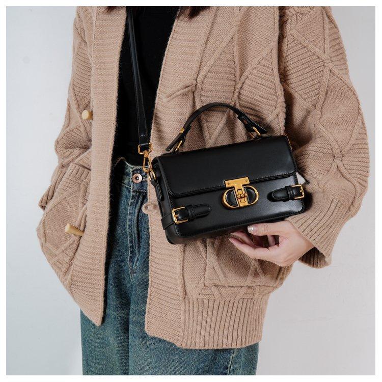 Shoulder handbag包包 女士斜挎包时尚百搭设计师款单肩包高端小方包今年流行包包.
