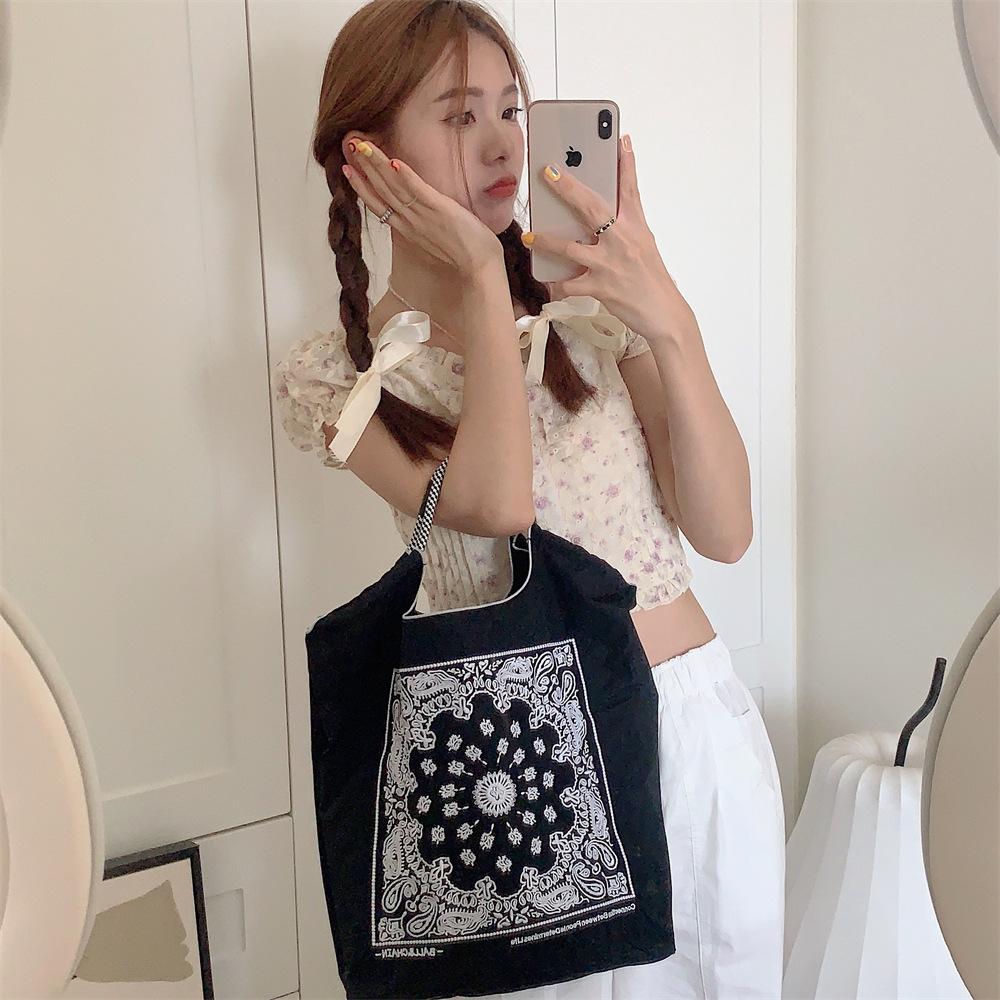 Shopping bag37232 ballchain卡通刺绣购物袋日系手拎袋逛街时尚手提单肩包