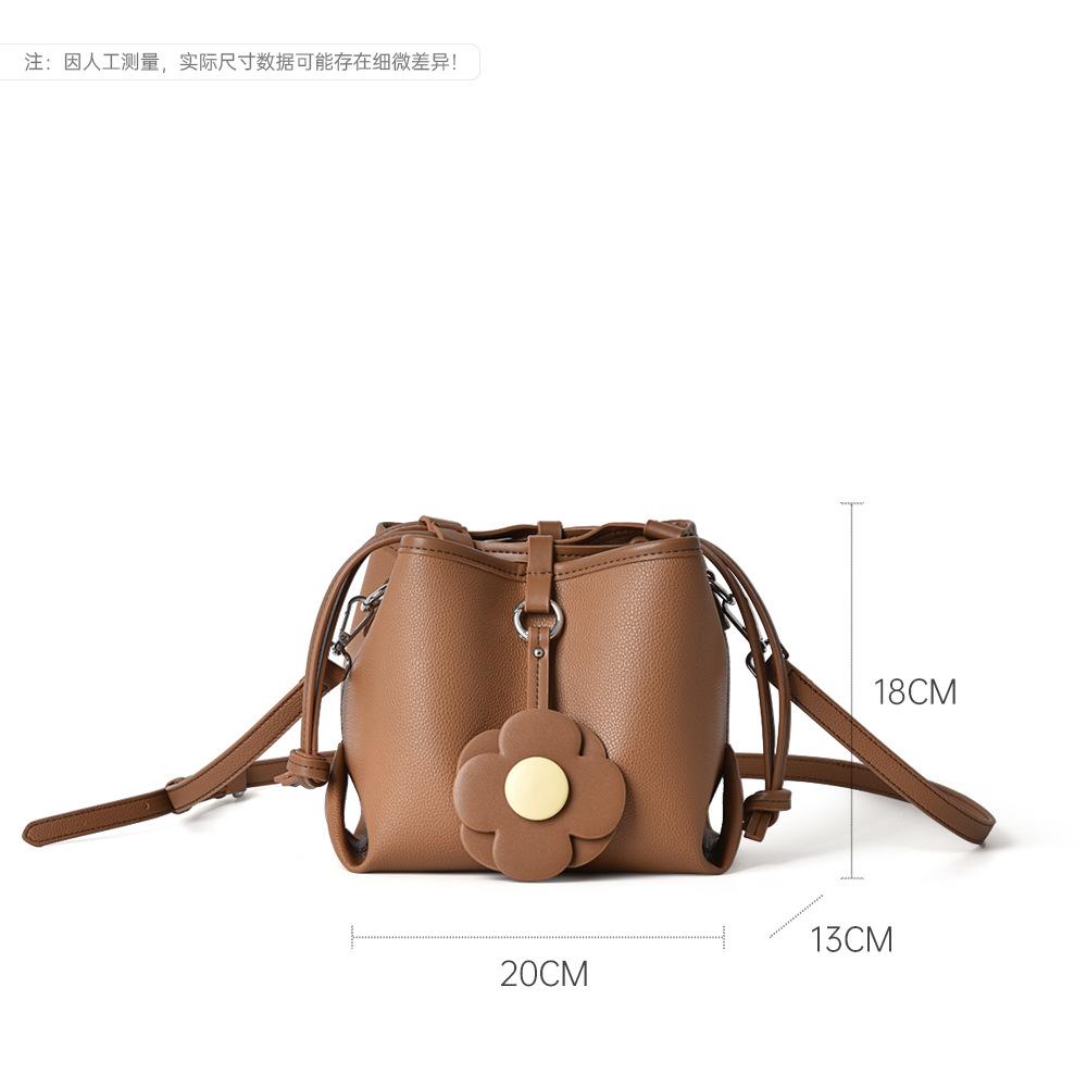 Shoulder handbag严选新款菜篮子包包女荔枝纹大容量水桶包抽绳花朵时尚单肩斜挎包