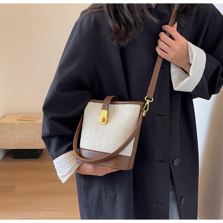Shoulder handbag高级感洋气小包包2024新款女包流行爆款百搭斜挎包单肩腋下水桶包