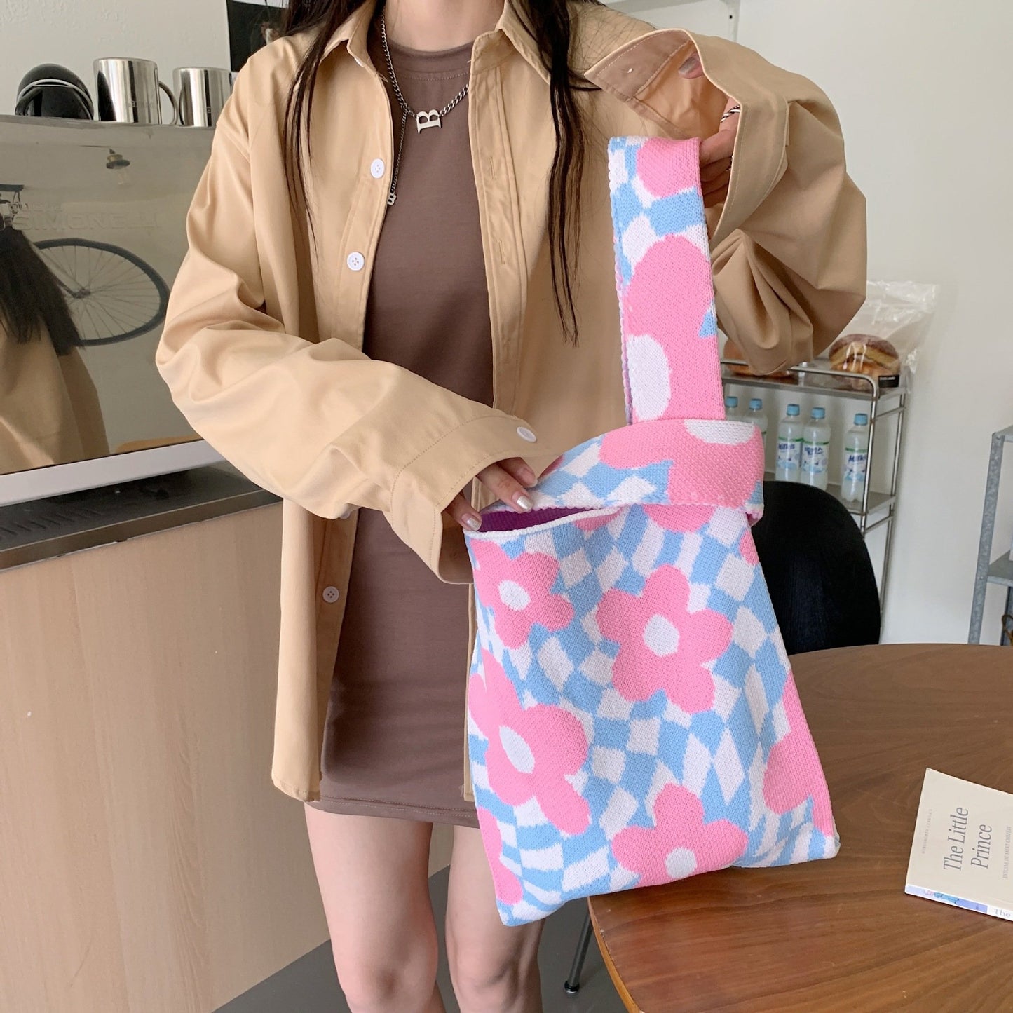 Shopping bag28221 设计感针织手掏包秋冬少女拼色花朵手拎包学生小众单肩包