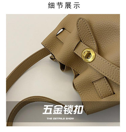 Shoulder handbag2024新款荔枝纹水桶包时尚简约锁扣女包韩版休闲纯色单肩包两件套