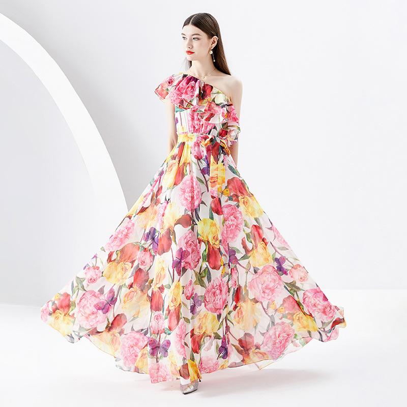 Romance with you D1 A sleeveless print dress with ruffles