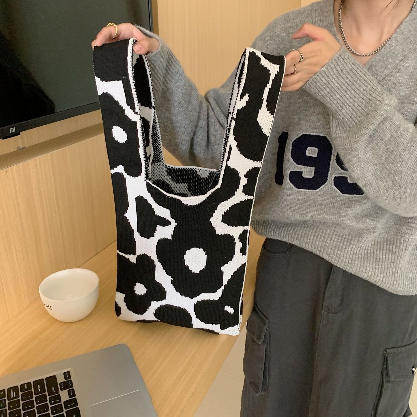 Shopping bag28221 设计感针织手掏包秋冬少女拼色花朵手拎包学生小众单肩包