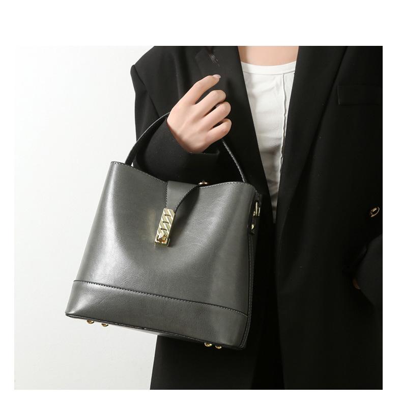 Shoulder handbag定制加工复古水桶包小众通勤包简约百搭单肩斜挎包小众通勤手提包