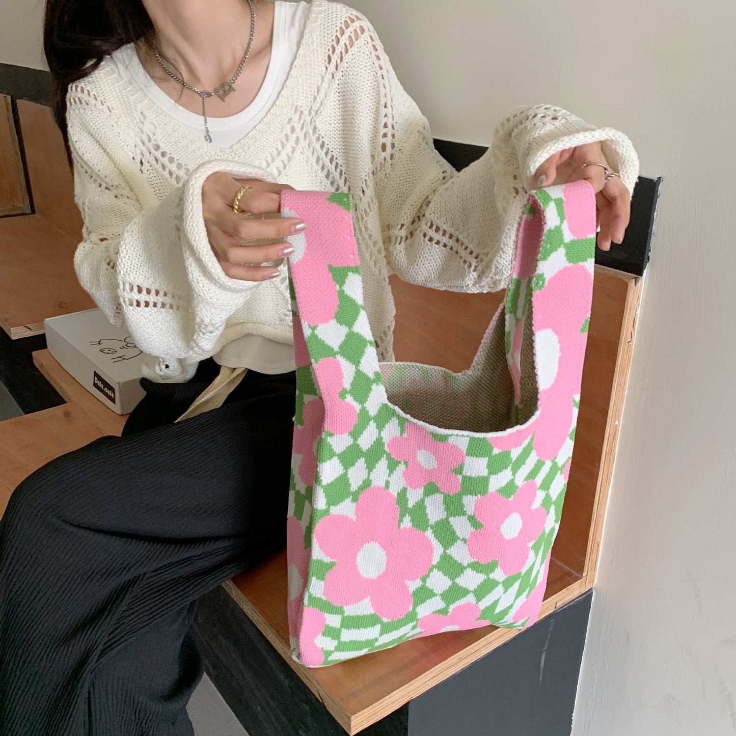 Shopping bag28221 设计感针织手掏包秋冬少女拼色花朵手拎包学生小众单肩包