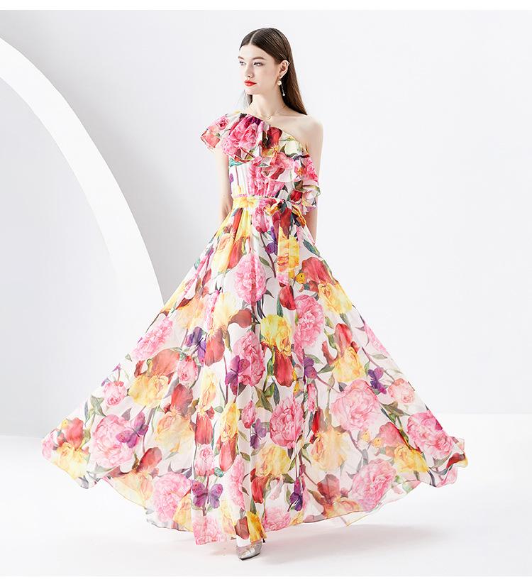 Romance with you D1 A sleeveless print dress with ruffles