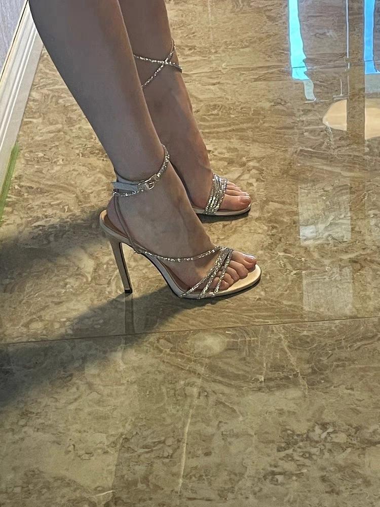 Peep-toe heels2024夏季新款性感一字带水钻露趾凉鞋女细跟香槟色名媛宴会高跟鞋